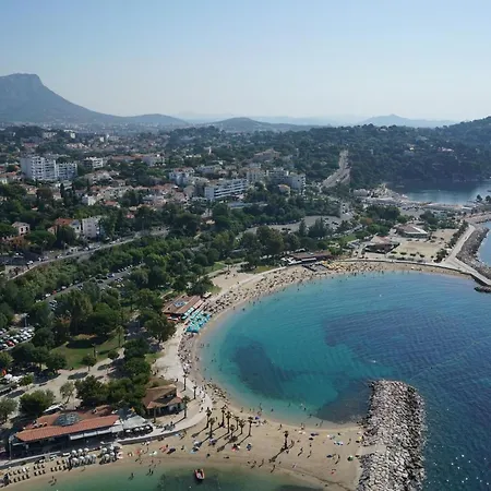 T4, Proche Port /